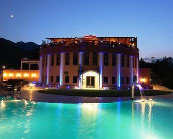 Mouzaki Palace Buitenkant foto
